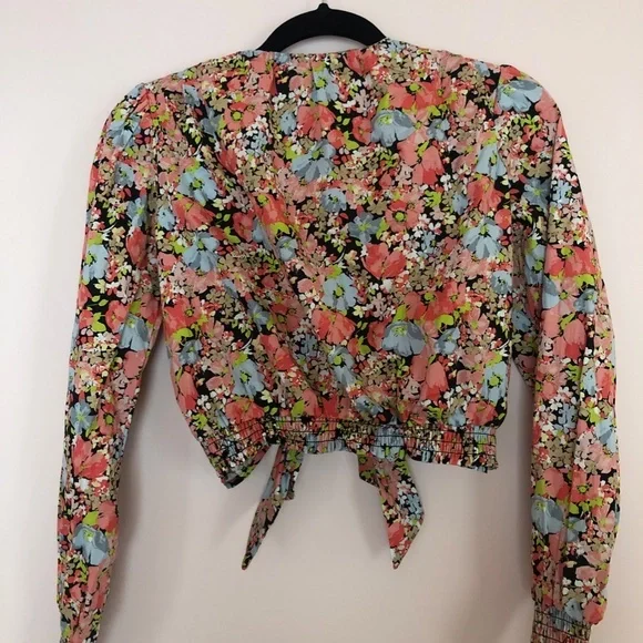 Floral Cut Out Deep V Tie Front 70's Style Long Sleeved Top w/ Rouching NWOT - Picture 3 of 6